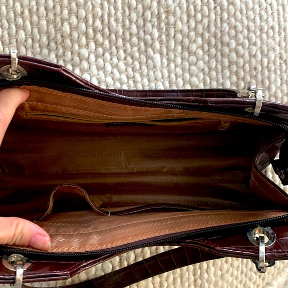 N.Y.C ACCESSORY PURSE - Picture 4 of 4